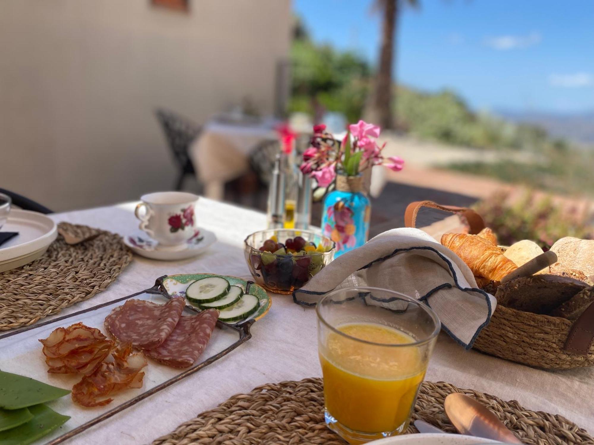 Boutique B&B El Refugio Alcaucin Bagian luar foto